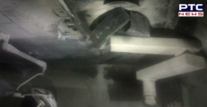 Delhi: Massive Fire broke out in the ceiling of operation theatre in Hospital Delhi: Massive Fire broke out in the ceiling of operation theatre in Hospital