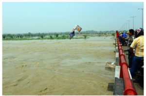 Delhi Yamuna water level continues to rise , Emergency meeting called by the government