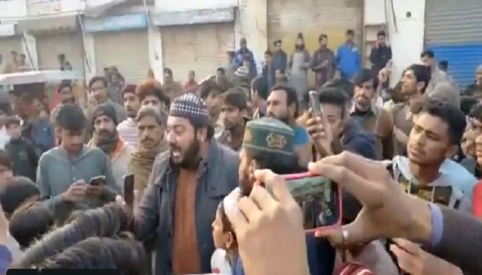 Mob attacks Nankana Sahib in Pakistan, India say pakistan-should-take-steps-to-ensure-safety-of-sikhs