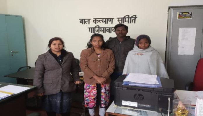 Haryana News | Haryana Police Introduced missing girl to mother Haryana News | Haryana Police Introduced missing girl to mother