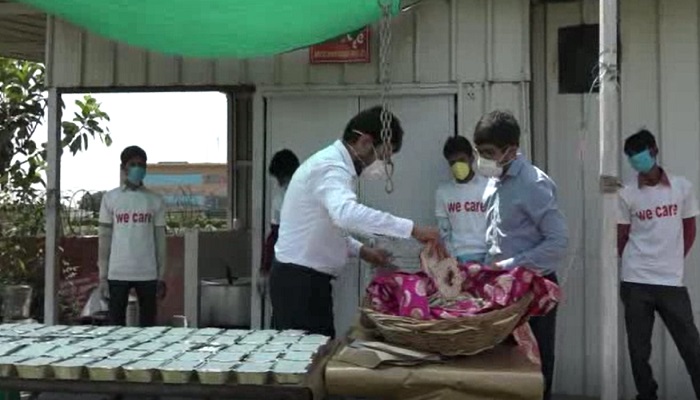 Three times feeding for needy in lockdown, Aditya leading the campaign