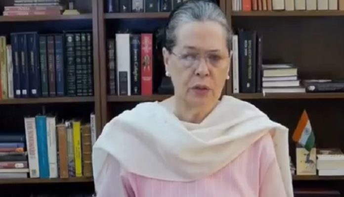 Government should help farmers, laborers and small shopkeepers says Sonia Gandhi Government should help farmers, laborers and small shopkeepers says Sonia Gandhi