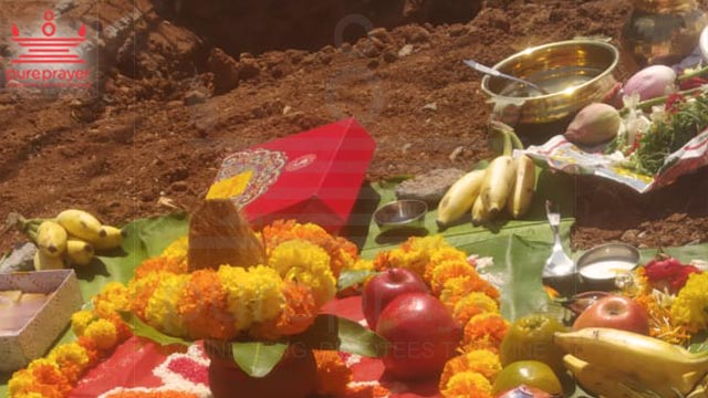 Book best and experienced Vedic Pandits, Purohits, Vadhyars for Bhumi Pujan Ceremony