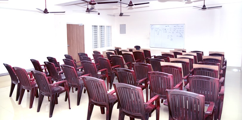 the best bank and ssc exam coaching institute in india - puducherry - classroom-min