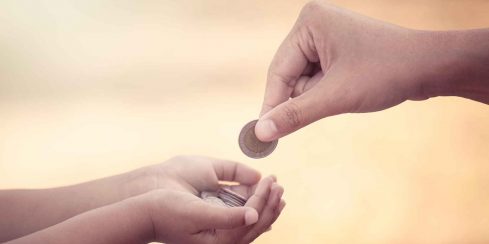 दक्षिणा, दान और भिक्षा