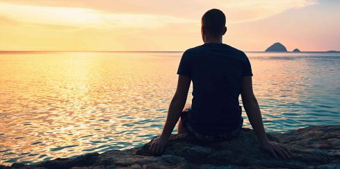 आलोचना में स्टेबल कैसे रहें