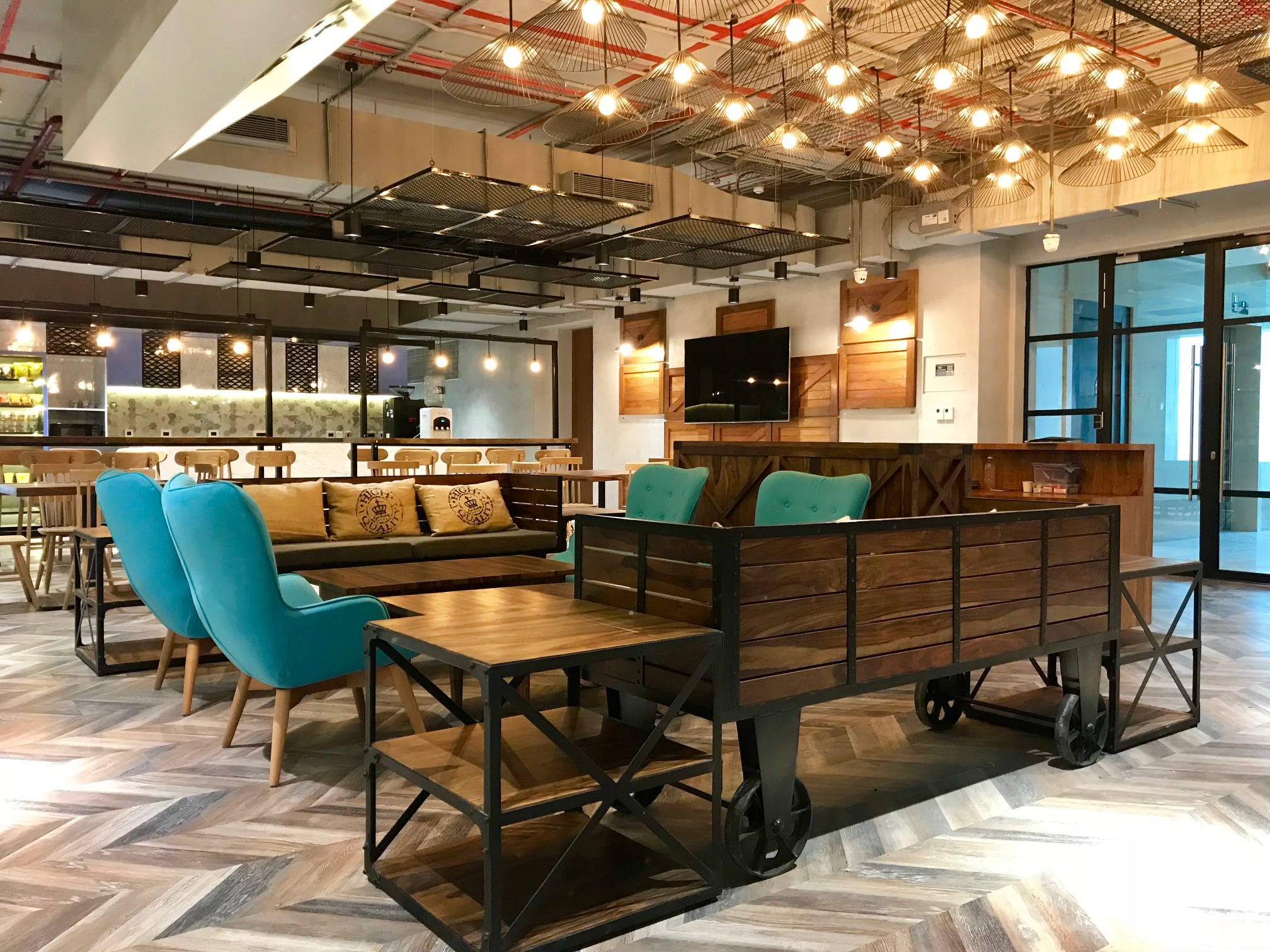 Sharing Ideas, Spaces and Vibes, 'Co-Working' is the New '9 to 5'