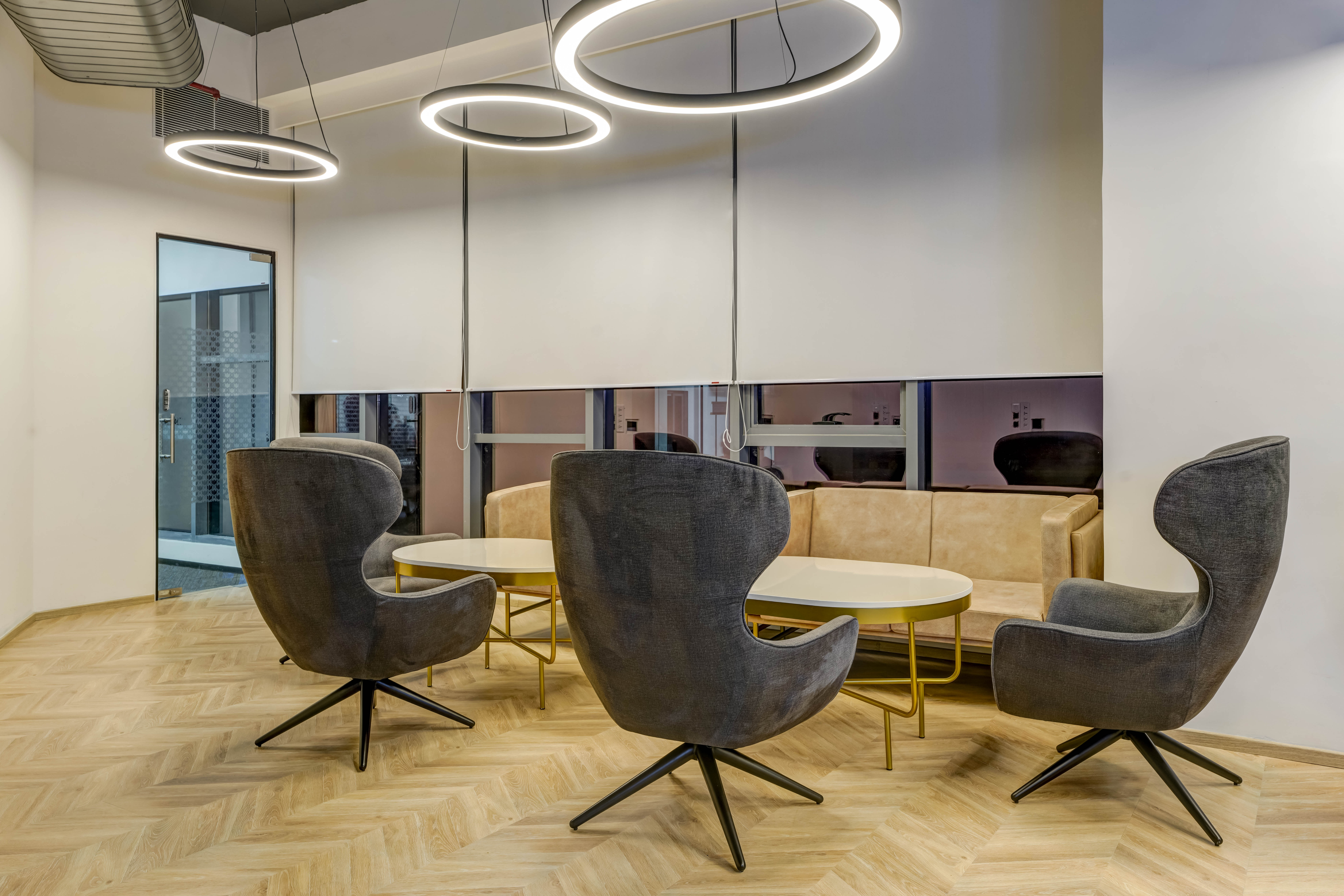 Office Seating Arrangement for Hybrid Work